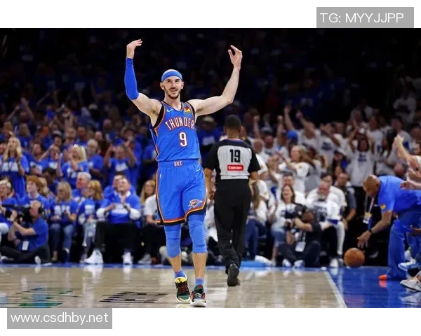 卡鲁索精准助攻亚历山大三分如虹直射篮筐