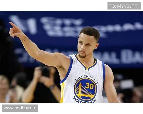 库里无视防守 侧翼三分张手就有