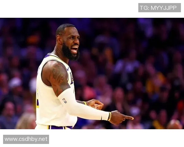 手感一般但表现全面!特纳常规赛首秀12中4拿11分 另有8板5助3帽 手感一般但表现全面!特纳常规赛首秀12中4拿11分 另有8板5助3帽